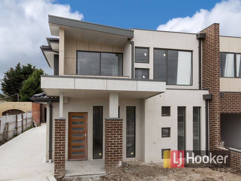 2/13 Oak Avenue, Doveton VIC 3177