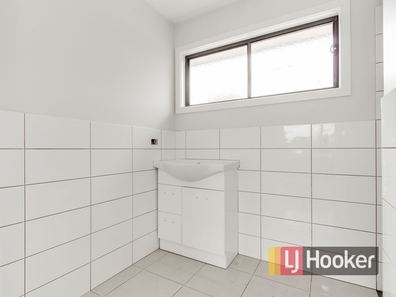 2/13 Oak Avenue, Doveton VIC 3177