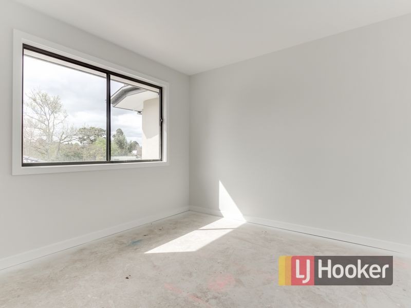 2/13 Oak Avenue, Doveton VIC 3177