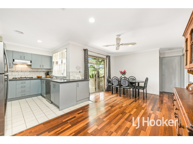 8 Acre Rise, Hampton Park VIC 3976