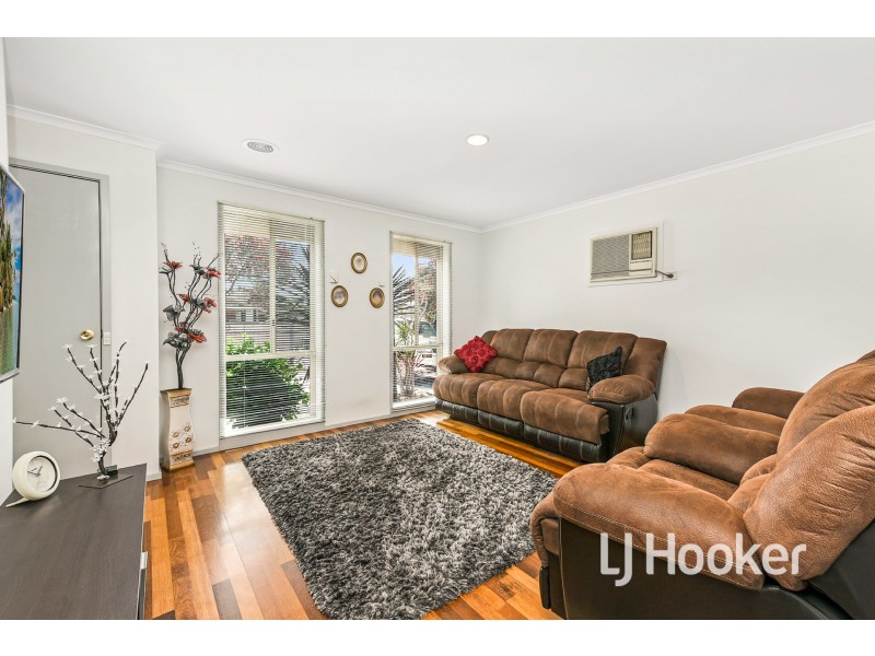 8 Acre Rise, Hampton Park VIC 3976