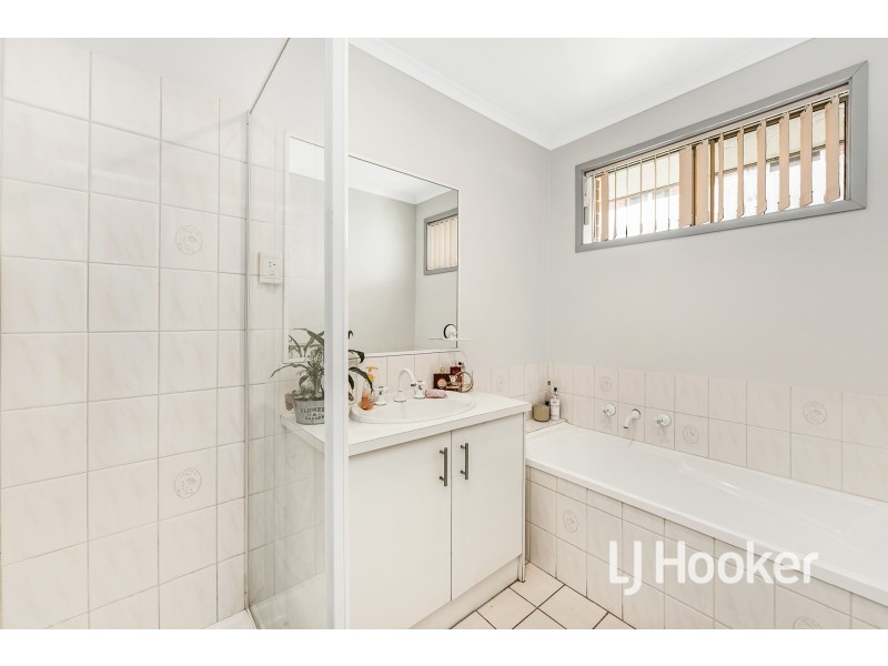 8 Acre Rise, Hampton Park VIC 3976