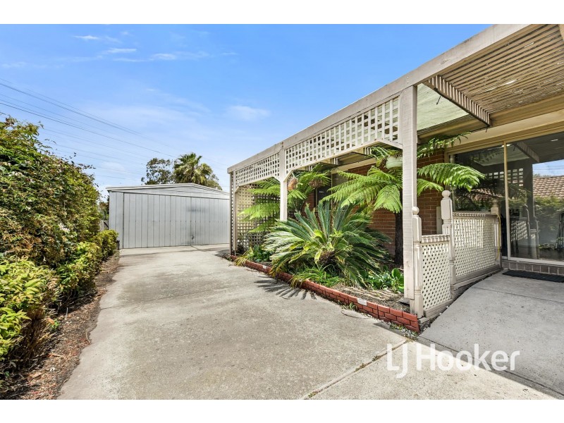 8 Acre Rise, Hampton Park VIC 3976