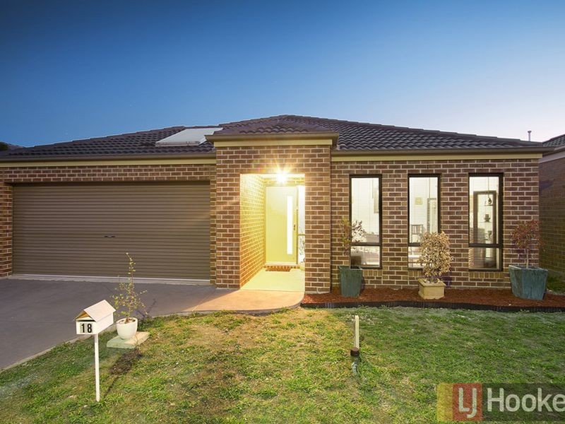 18 Domino Way, Hampton Park VIC 3976