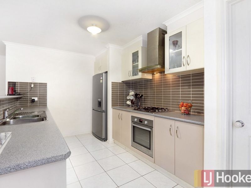 18 Domino Way, Hampton Park VIC 3976