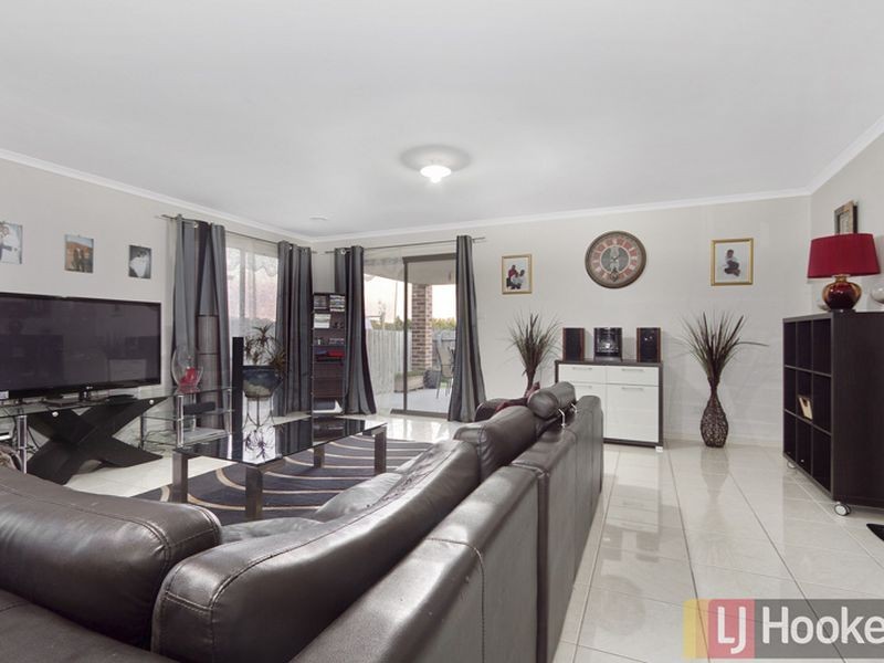 18 Domino Way, Hampton Park VIC 3976