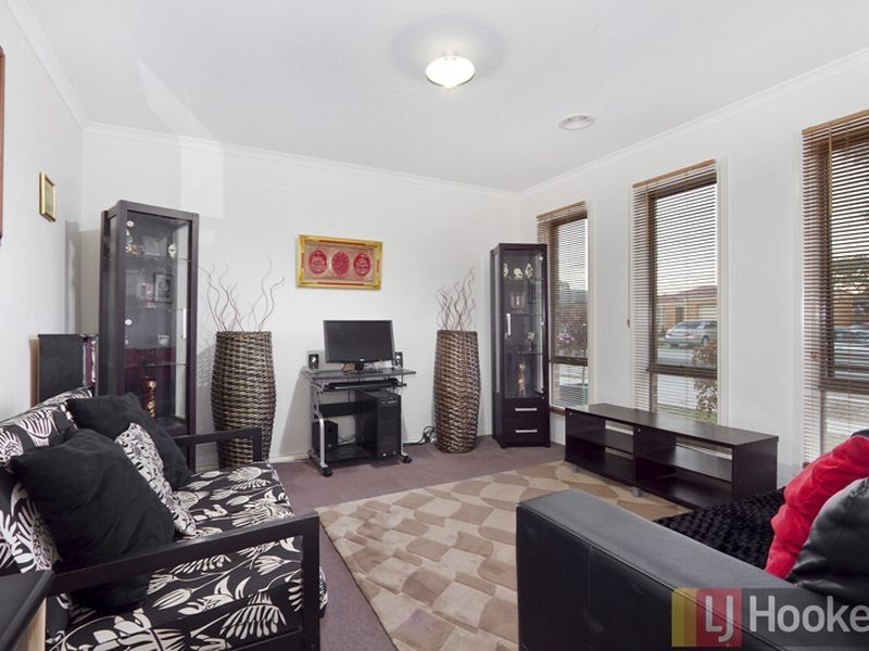 18 Domino Way, Hampton Park VIC 3976