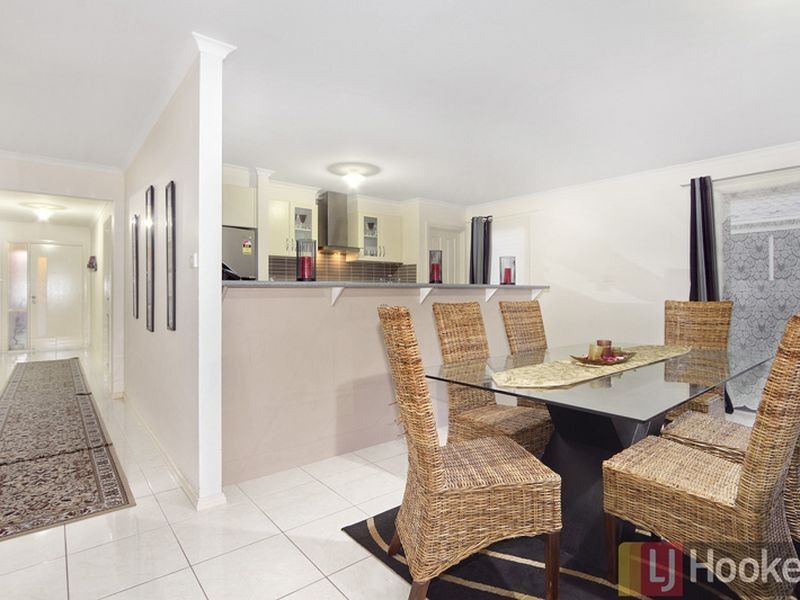 18 Domino Way, Hampton Park VIC 3976