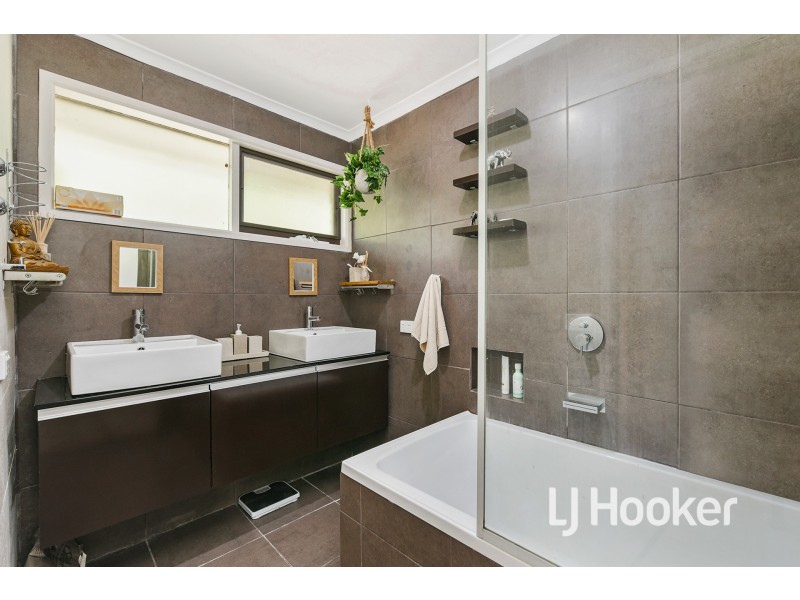 2 Erin Court, Hampton Park VIC 3976