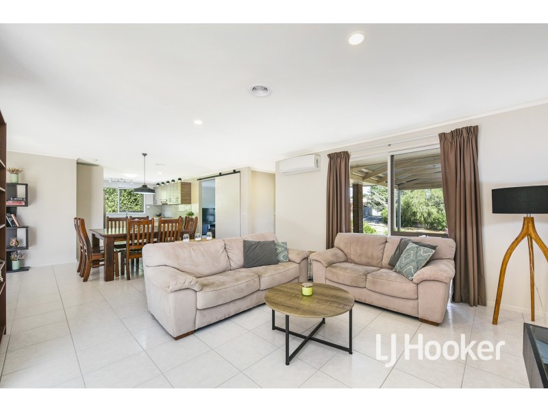 2 Erin Court, Hampton Park VIC 3976