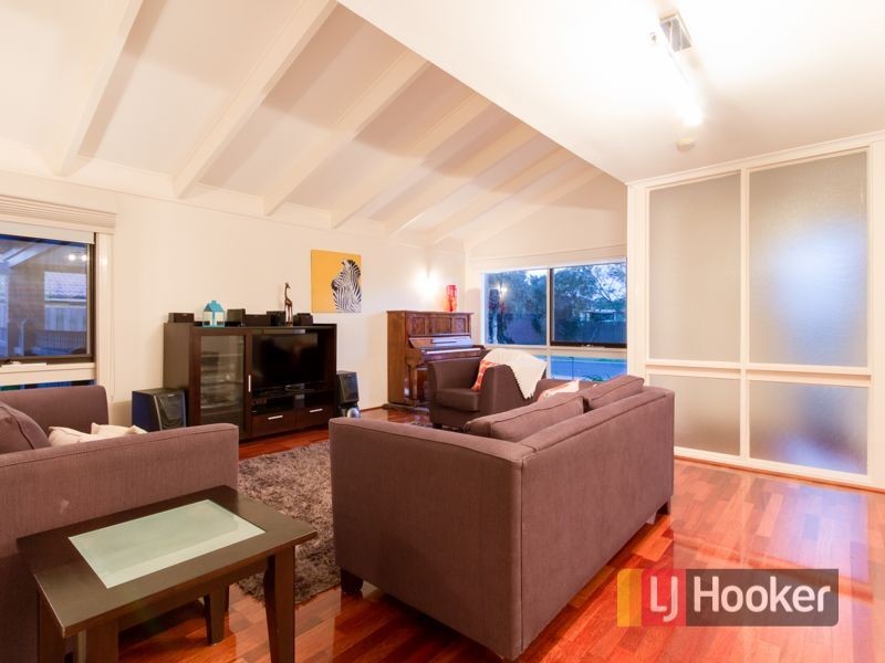 5 Beckington Crescent, Hampton Park VIC 3976