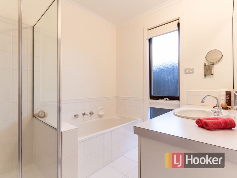 5 Beckington Crescent, Hampton Park VIC 3976