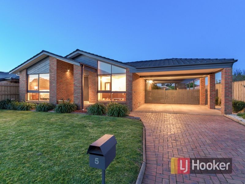 5 Beckington Crescent, Hampton Park VIC 3976