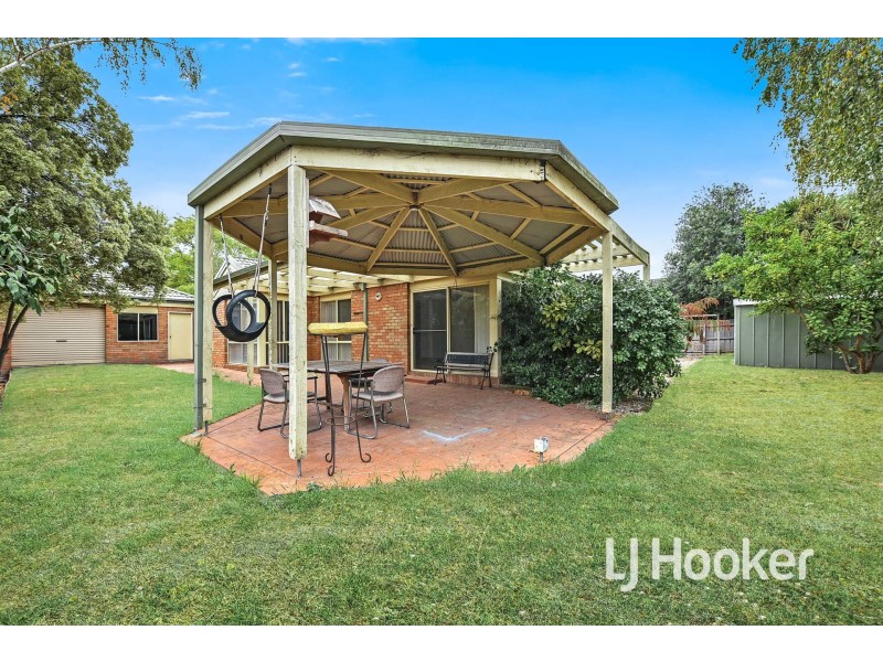 94 Strathaird Drive, Narre Warren South VIC 3805