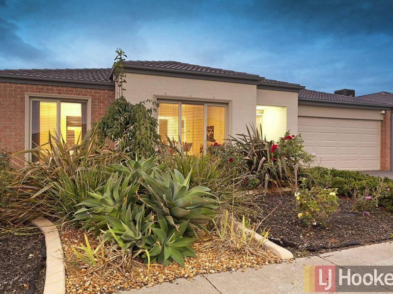 50 Westmoreland Avenue, Cranbourne North VIC 3977