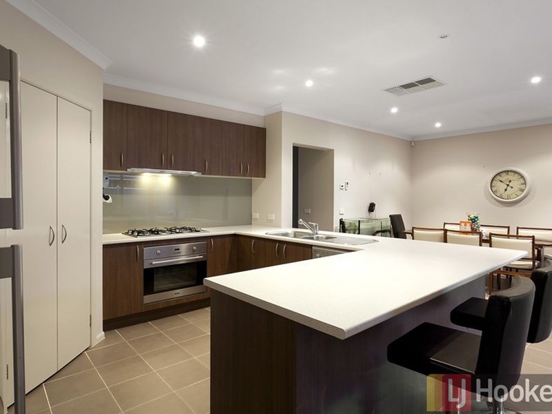 50 Westmoreland Avenue, Cranbourne North VIC 3977