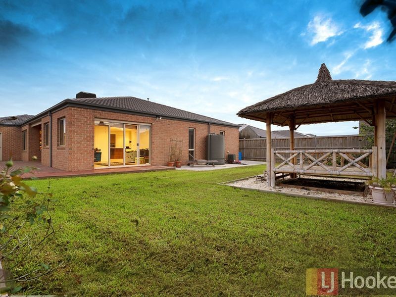 50 Westmoreland Avenue, Cranbourne North VIC 3977