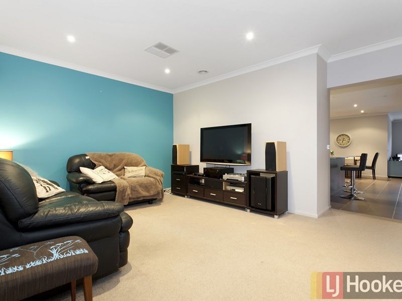 50 Westmoreland Avenue, Cranbourne North VIC 3977