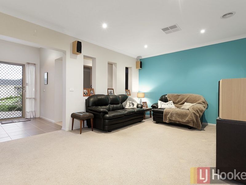 50 Westmoreland Avenue, Cranbourne North VIC 3977