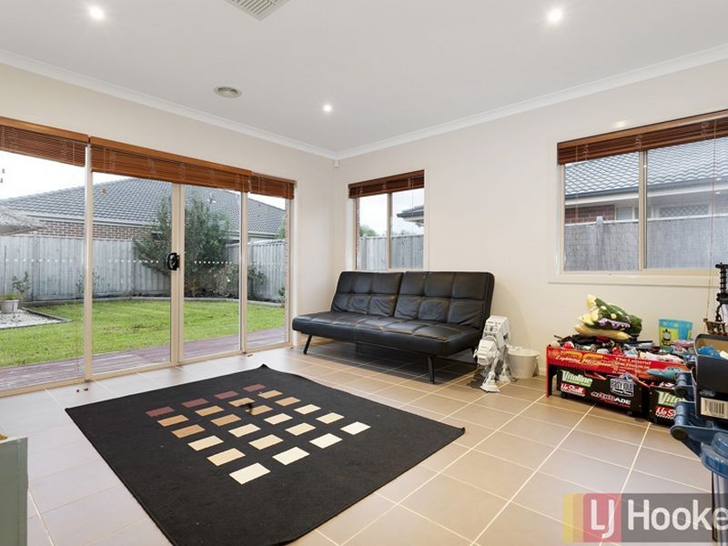 50 Westmoreland Avenue, Cranbourne North VIC 3977