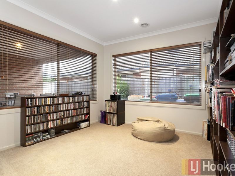 50 Westmoreland Avenue, Cranbourne North VIC 3977