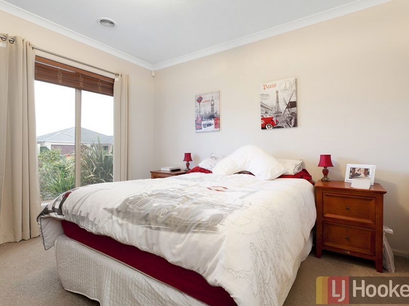 50 Westmoreland Avenue, Cranbourne North VIC 3977