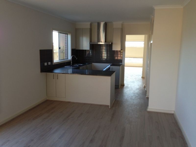 Clyde North VIC 3978