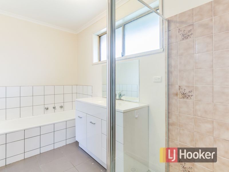 18 Ivan Crescent, Hampton Park VIC 3976