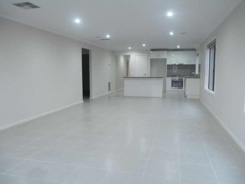 4 Green Gully Road, Clyde VIC 3978