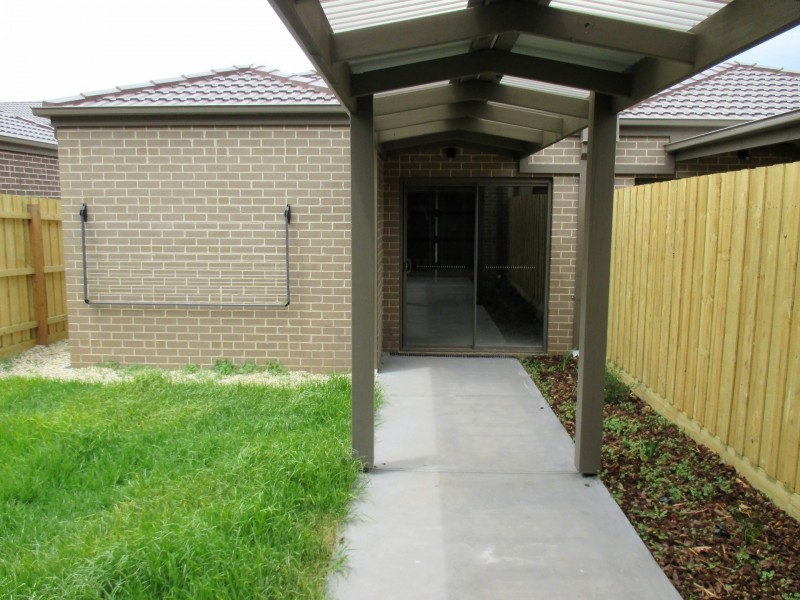 75 Fiorelli Boulevard, Cranbourne East VIC 3977