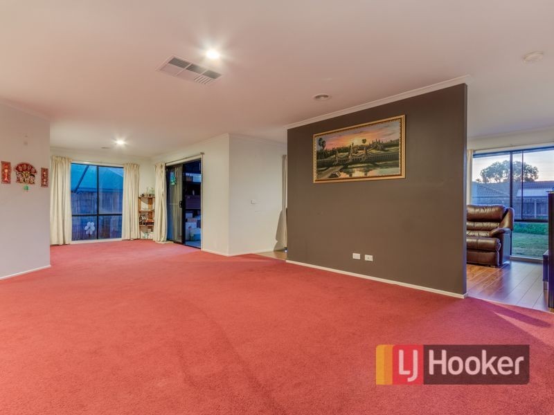 11 Hasluck Crescent, Lynbrook VIC 3975