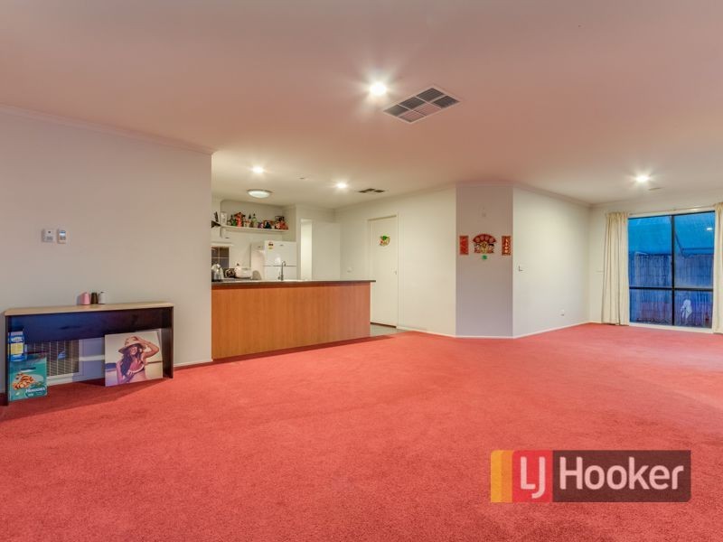 11 Hasluck Crescent, Lynbrook VIC 3975
