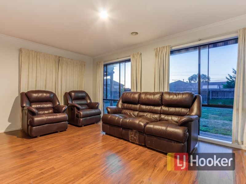 11 Hasluck Crescent, Lynbrook VIC 3975
