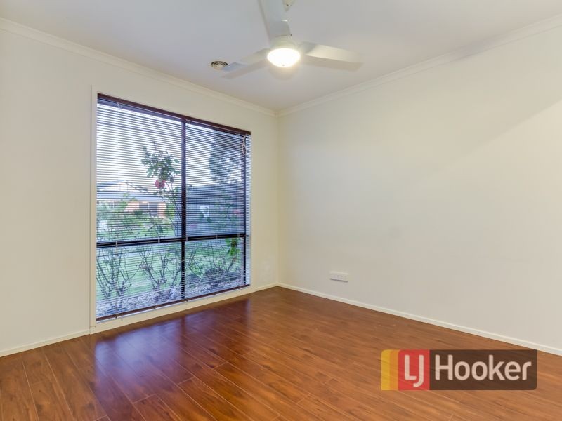 11 Hasluck Crescent, Lynbrook VIC 3975