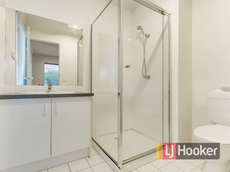 11 Hasluck Crescent, Lynbrook VIC 3975