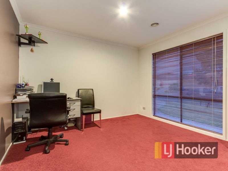 11 Hasluck Crescent, Lynbrook VIC 3975