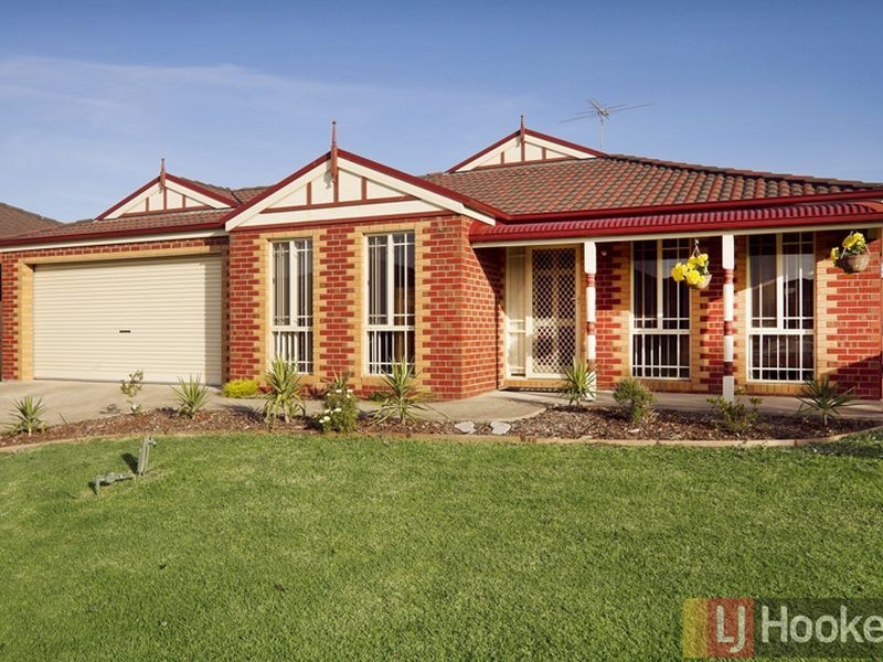 48 Chisholm Crescent, Narre Warren South VIC 3805