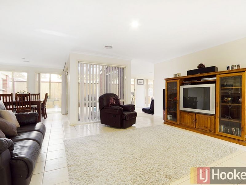 48 Chisholm Crescent, Narre Warren South VIC 3805