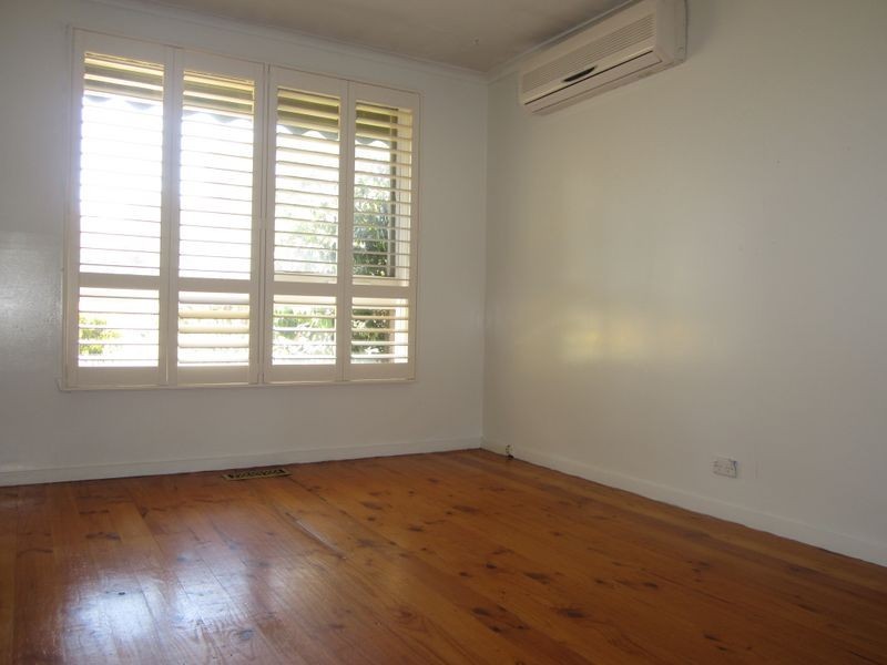 210 James Cook Drive, Endeavour Hills VIC 3802