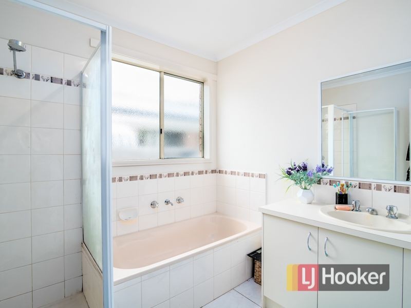 18 Nirringa Drive, Hampton Park VIC 3976