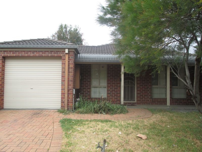 8 Elanora Way, Hampton Park VIC 3976