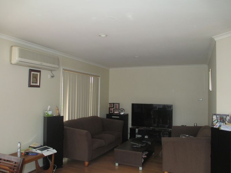 8 Elanora Way, Hampton Park VIC 3976