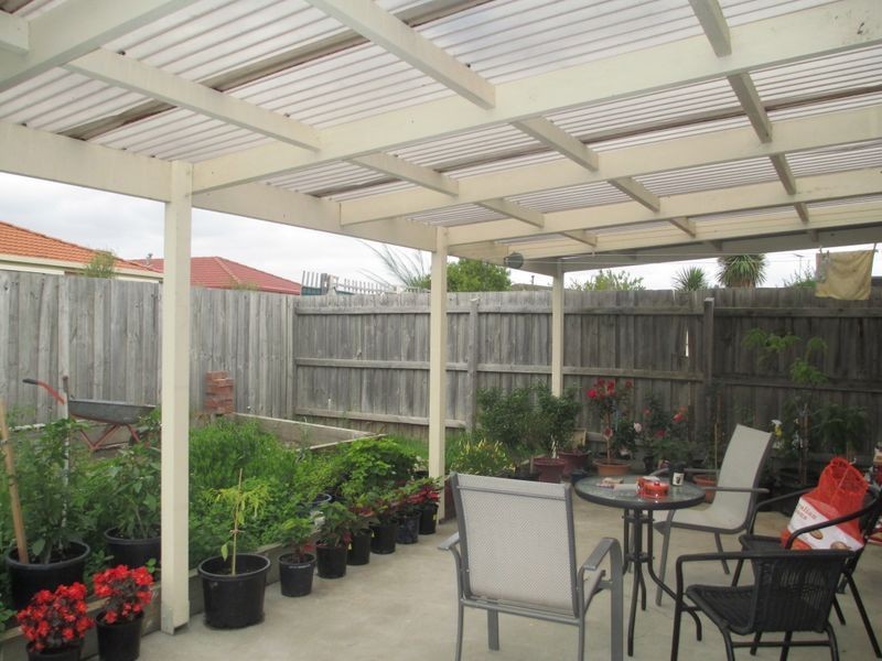 8 Elanora Way, Hampton Park VIC 3976