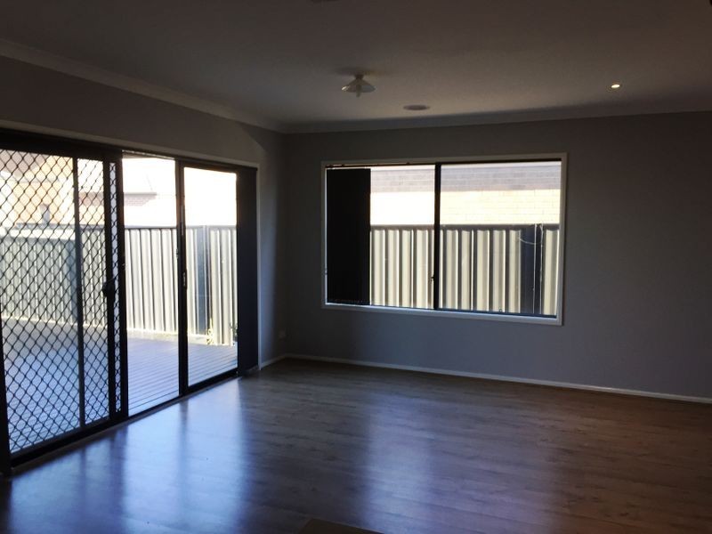 10 Dellinea Street, Cranbourne North VIC 3977