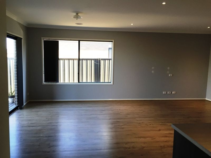10 Dellinea Street, Cranbourne North VIC 3977