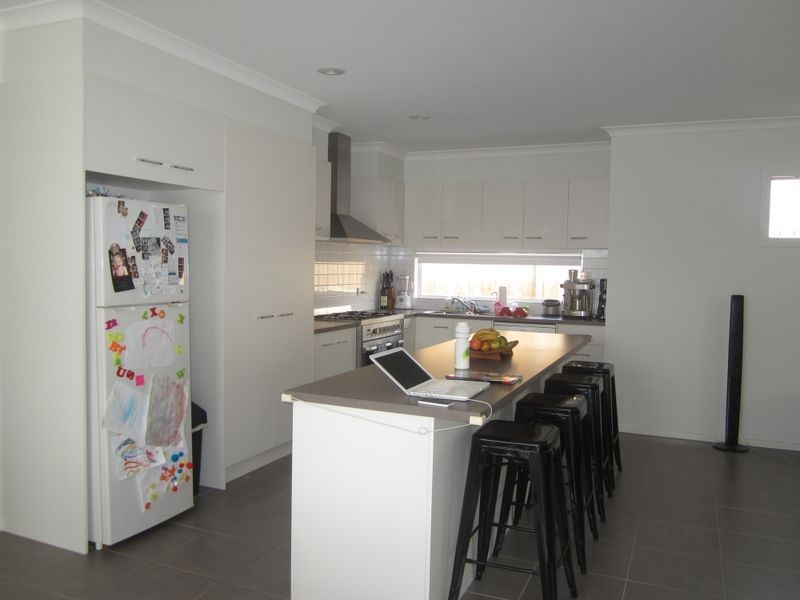 4 Bushman Way, Lynbrook VIC 3975