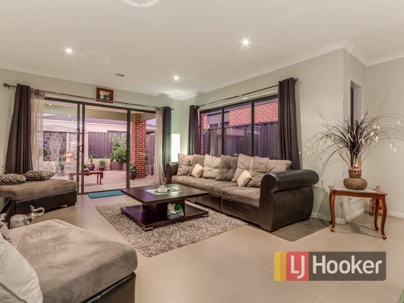 10 Taradale Street, Cranbourne North VIC 3977