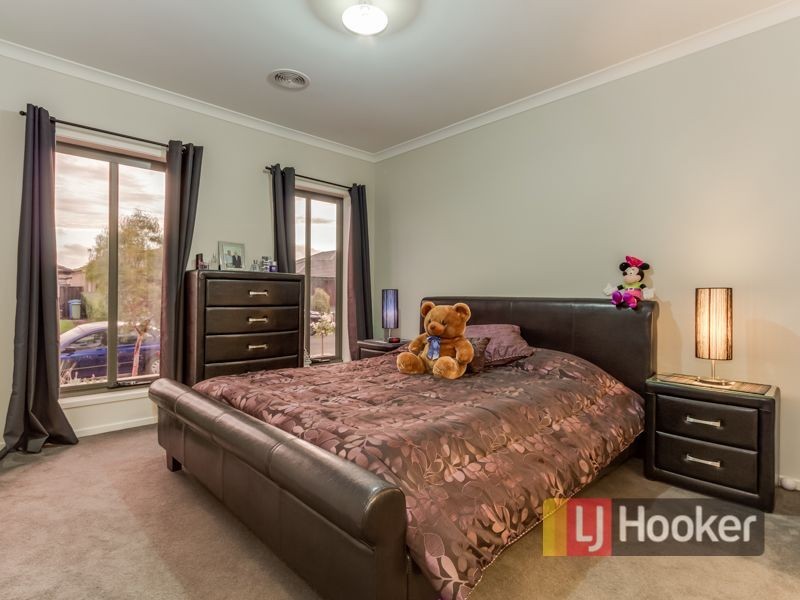 10 Taradale Street, Cranbourne North VIC 3977