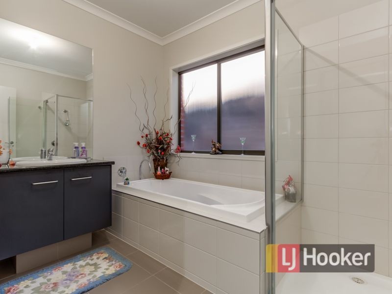 10 Taradale Street, Cranbourne North VIC 3977