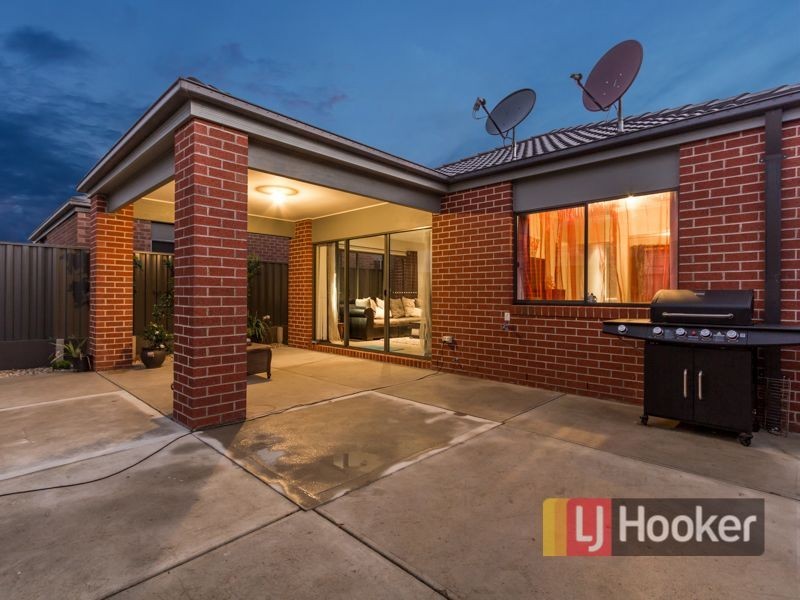 10 Taradale Street, Cranbourne North VIC 3977